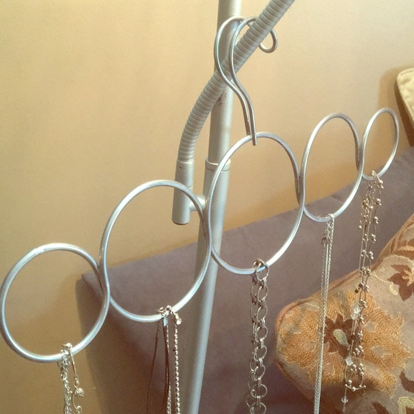 Other - Brushed chrome 5 Circle Accessory jewelry hanger